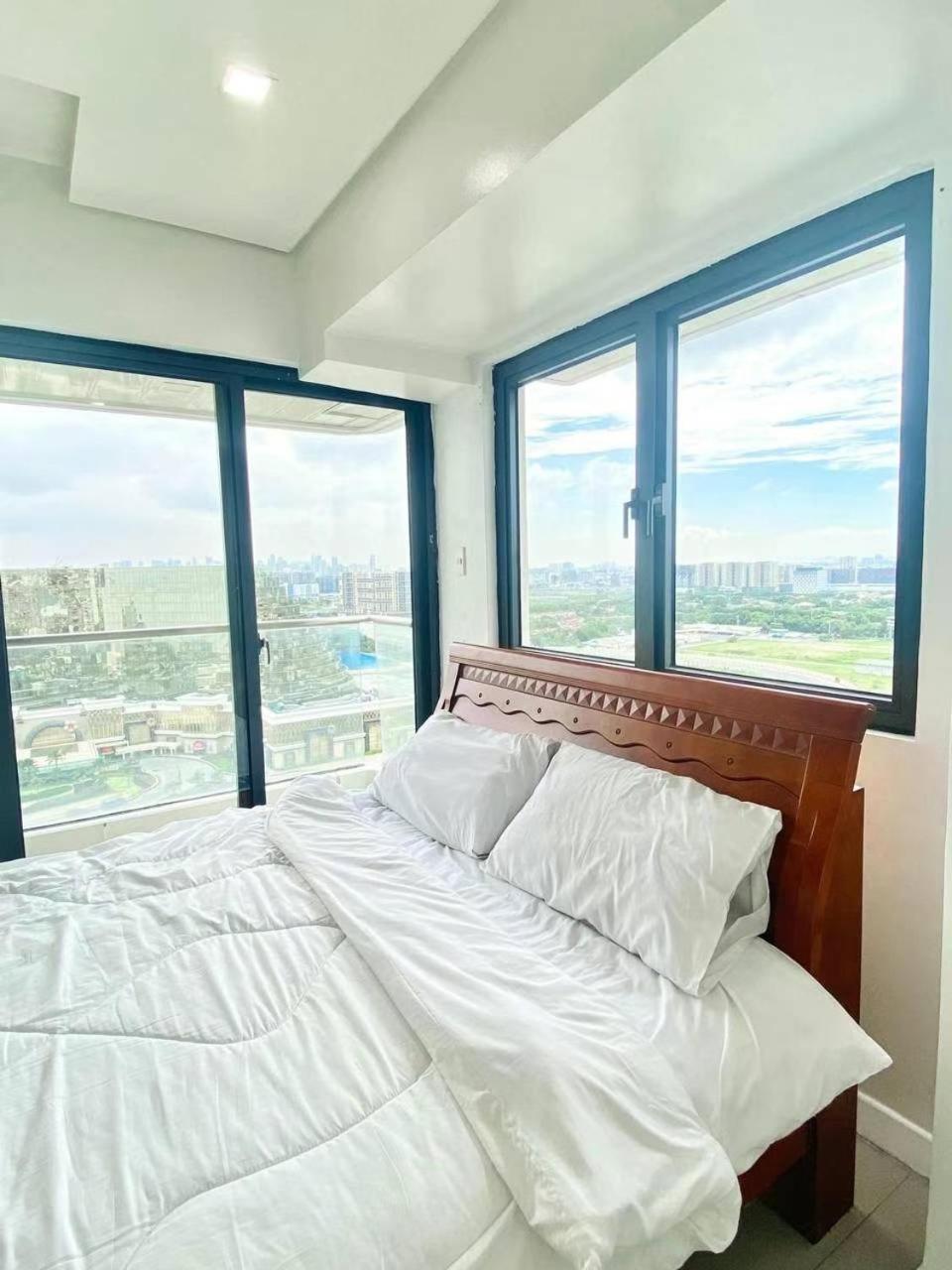 Sapphire Seaview Park Aparthotel Manila Exterior photo